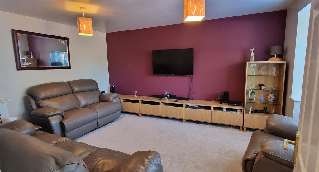 Property photo 3 of 24 Living Room