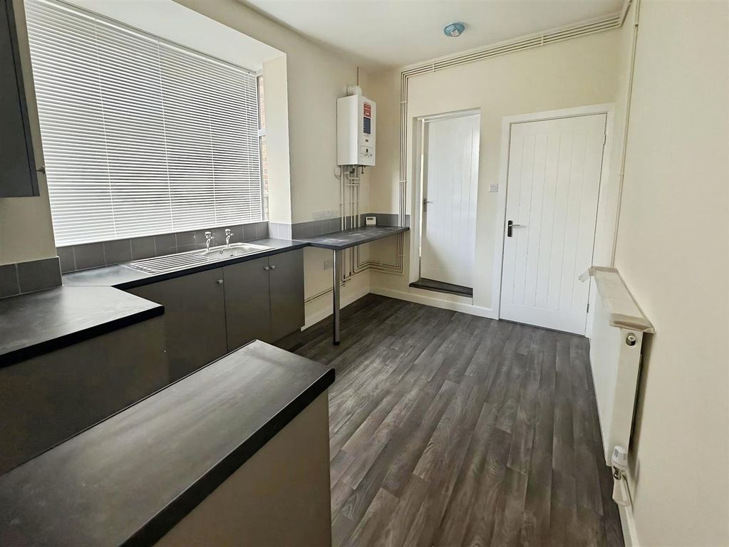 Property photo 2 of 13 593512c4-6.Jpg