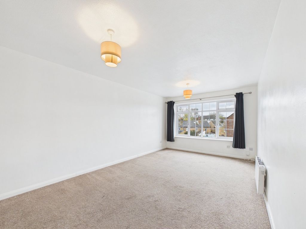 Property photo 2 of 10 Living/Dining Room