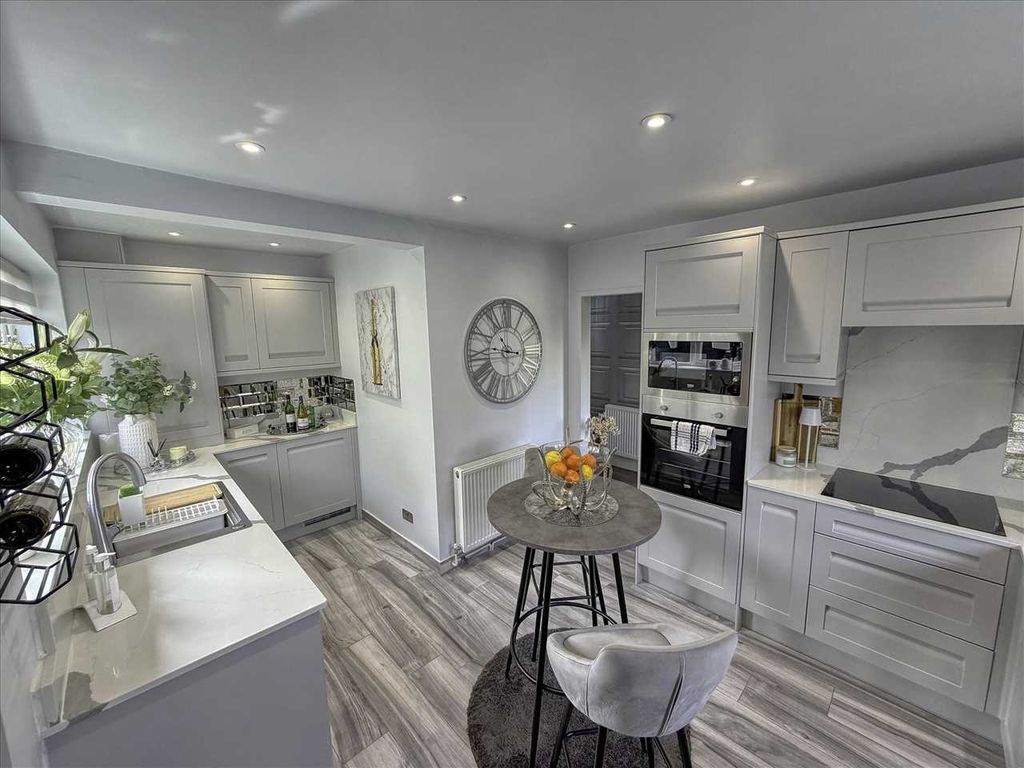 Property photo 3 of 26