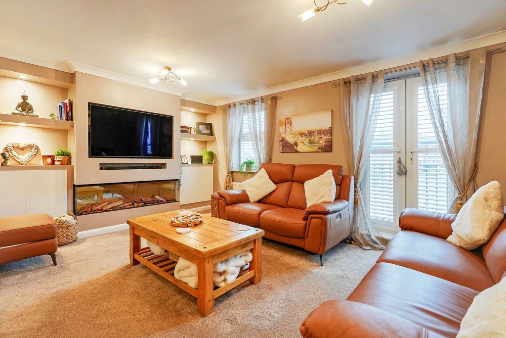 Property photo 1 of 34 Living Room