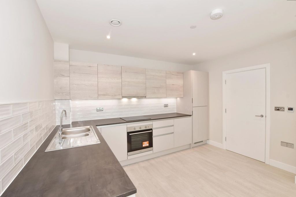 Property photo 2 of 7 Kitchen 1