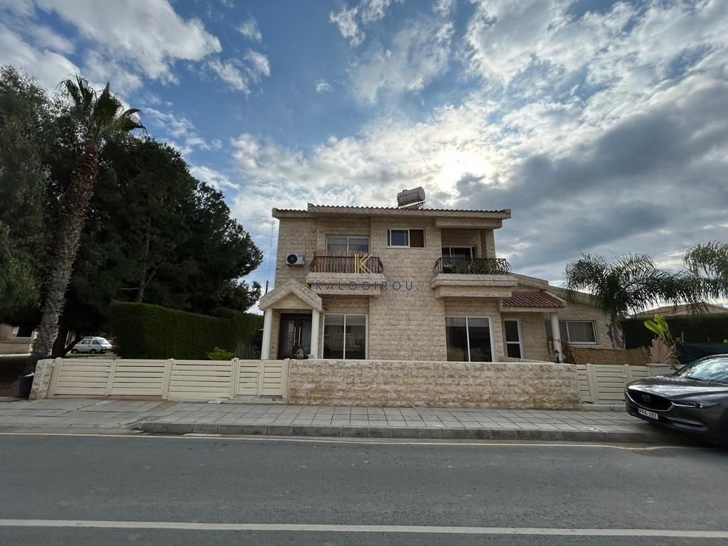 Property photo 2 of 34