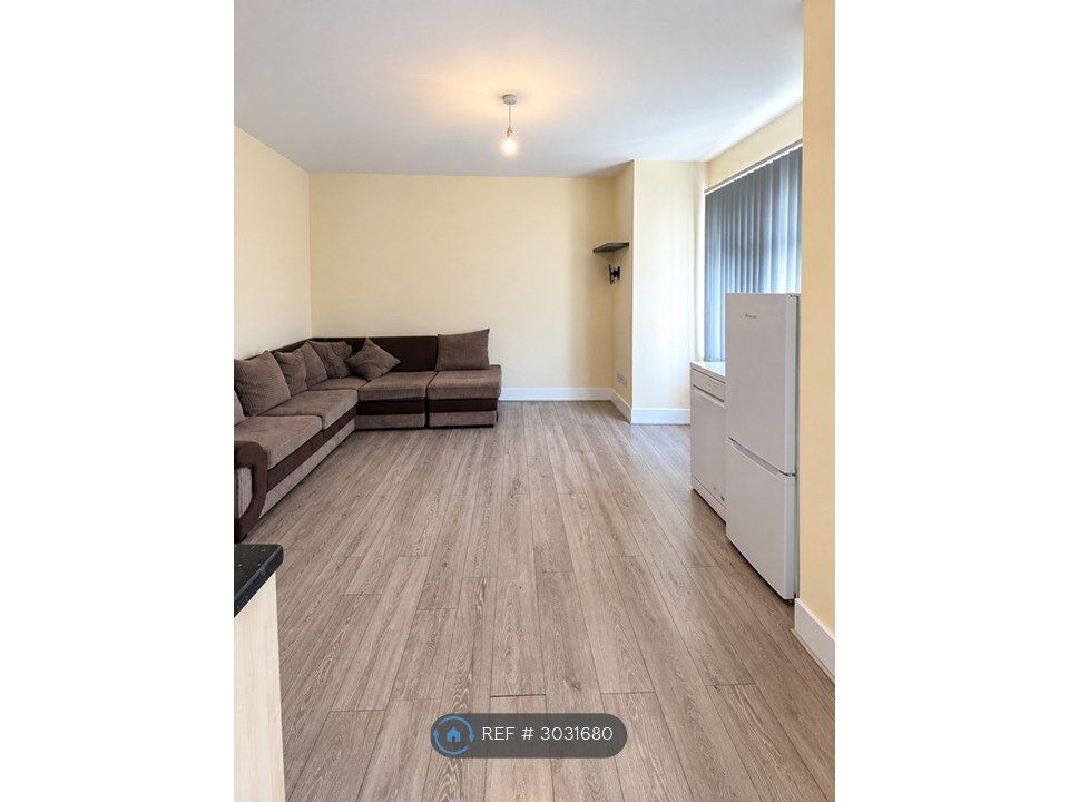 Property photo 1 of 10 Living Room