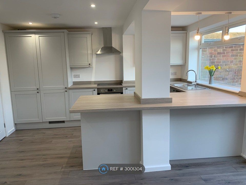 Property photo 3 of 16 Kitchen