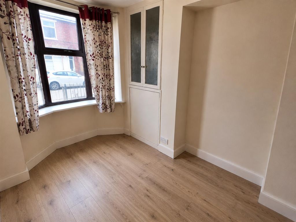 Property photo 2 of 10 13