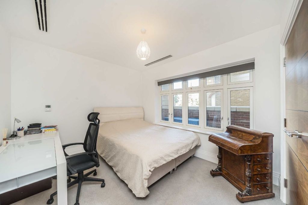 Property photo 3 of 6