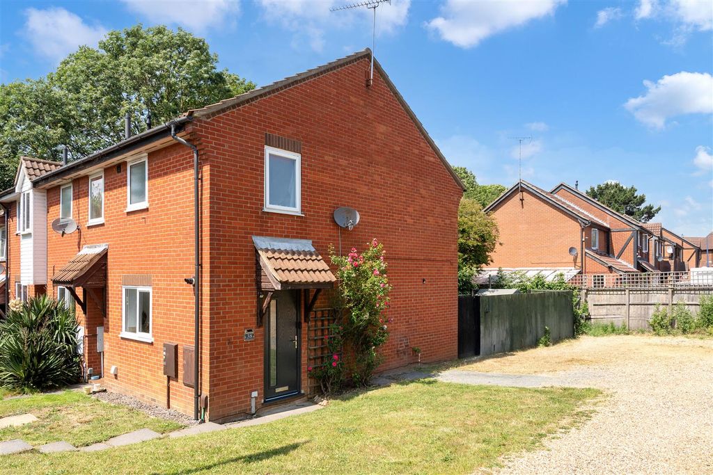 Property photo 1 of 9 38 Rendlesham Rd-11.Jpg