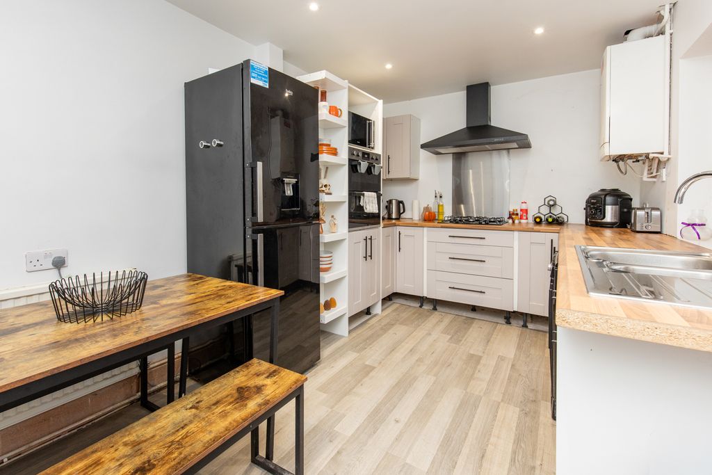 Property photo 3 of 8 Kitchen Diner