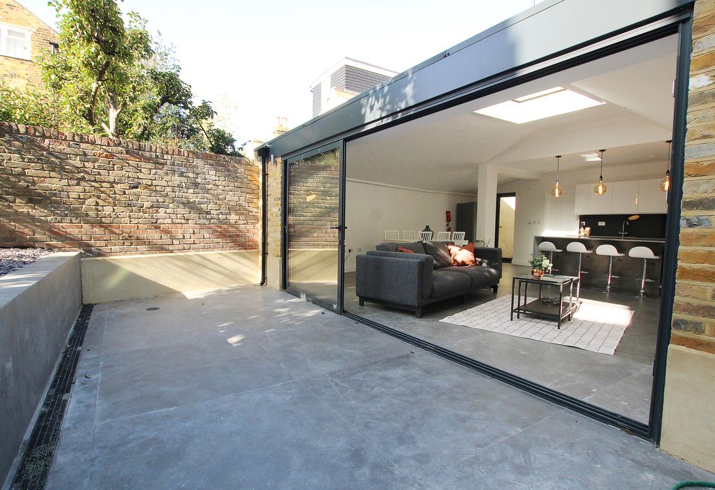 Property photo 2 of 17