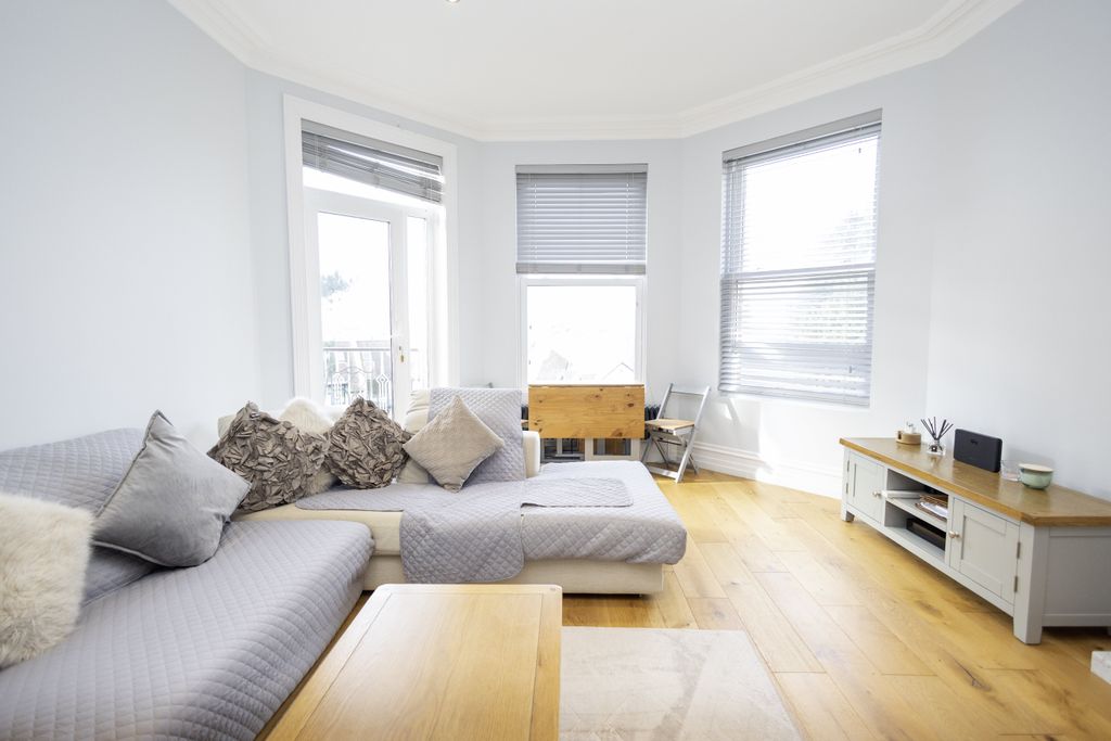 Property photo 3 of 12 Jt3A7097