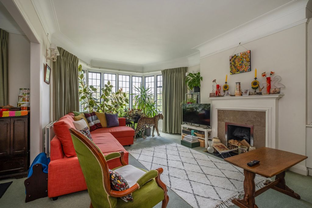 Property photo 3 of 12