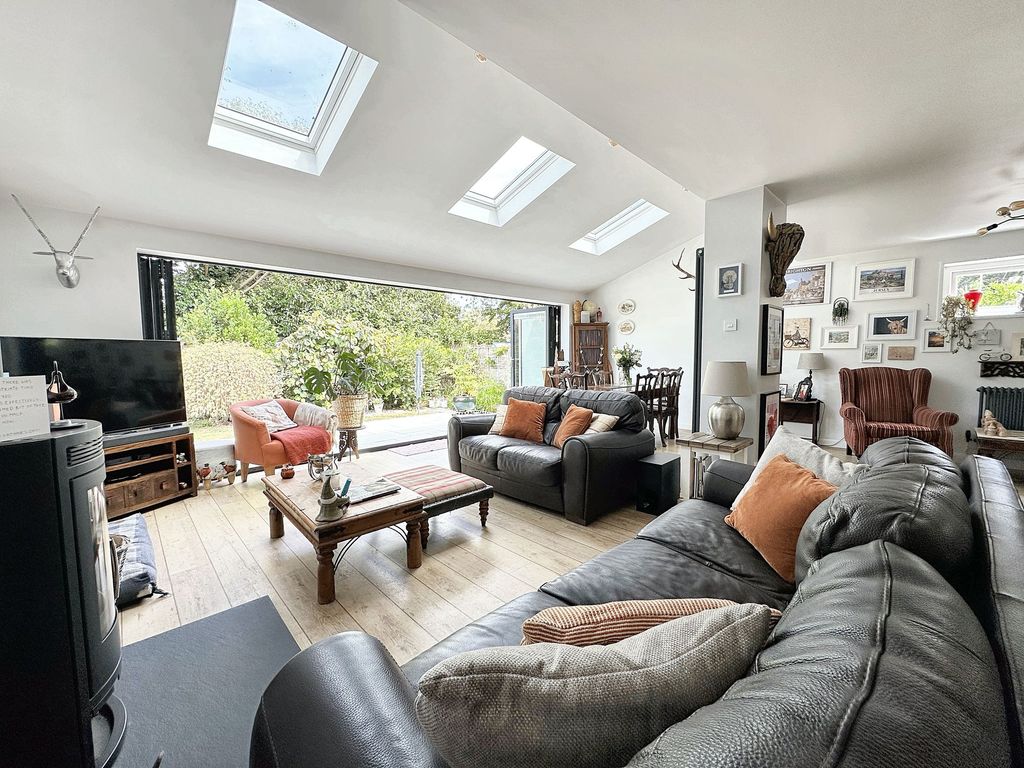 Property photo 2 of 34