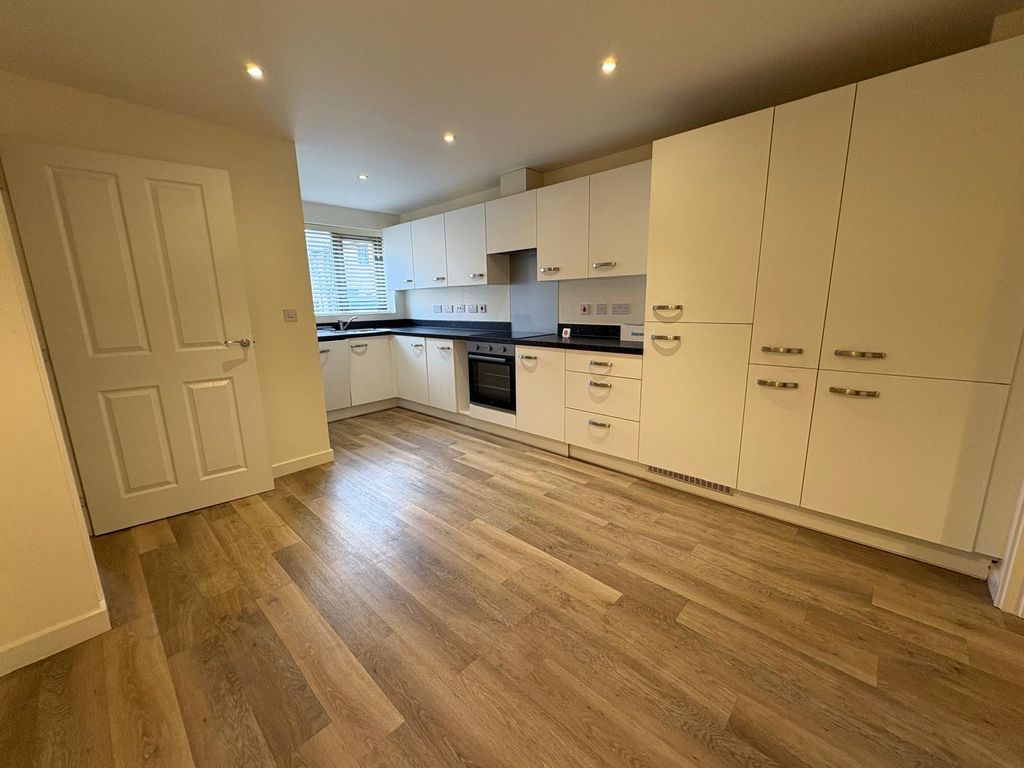 Property photo 3 of 18 Image