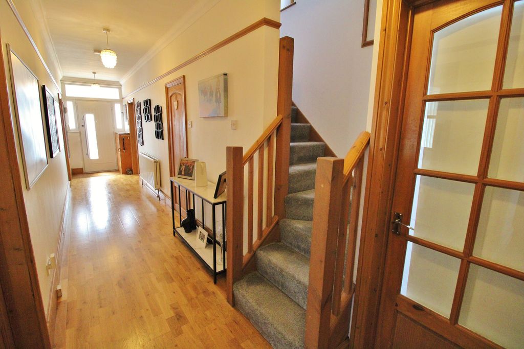 Property photo 2 of 27