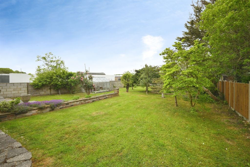 Property photo 2 of 20