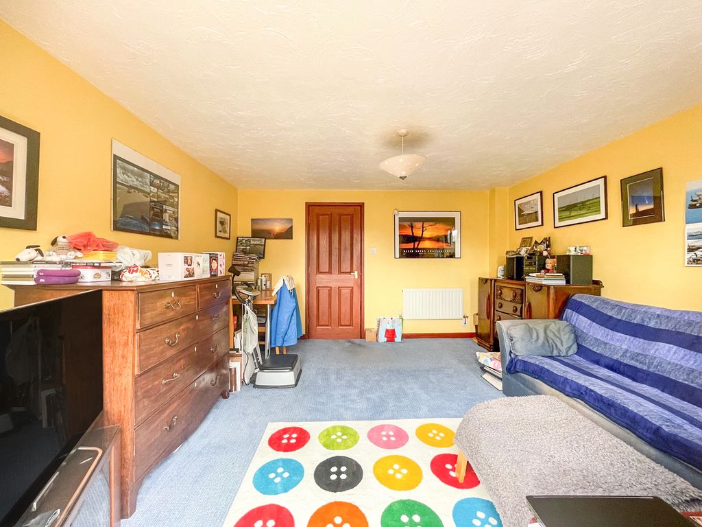 Property photo 3 of 11 2