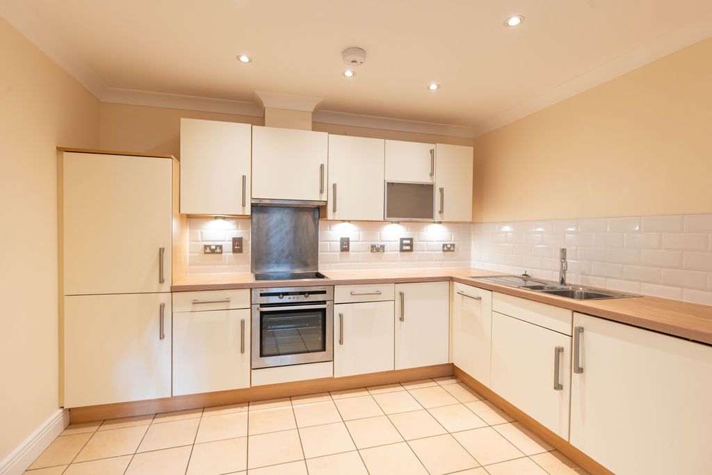 Property photo 2 of 14 Kitchen