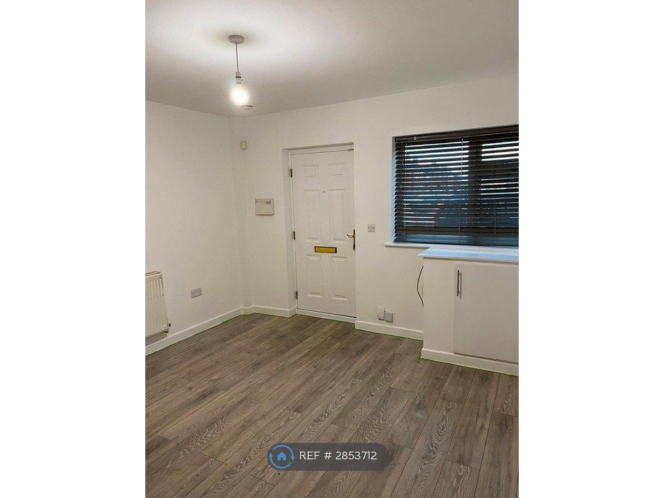 Property photo 2 of 6 Lounge