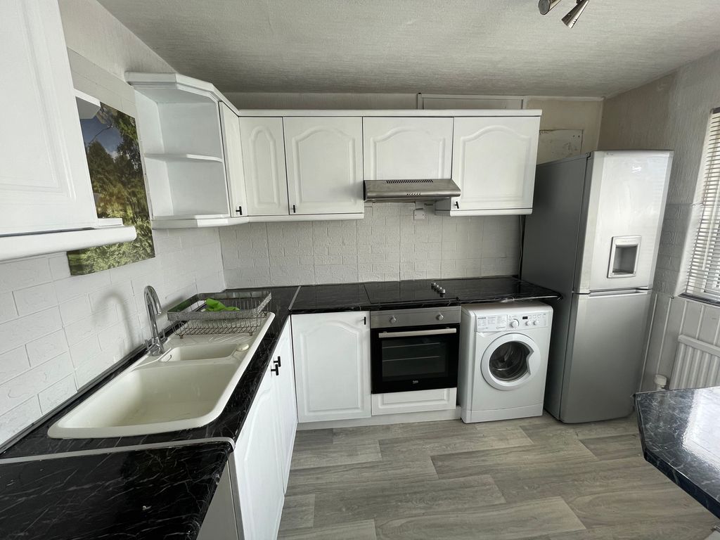 Property photo 3 of 8 Kitchen Bridgend Cf31