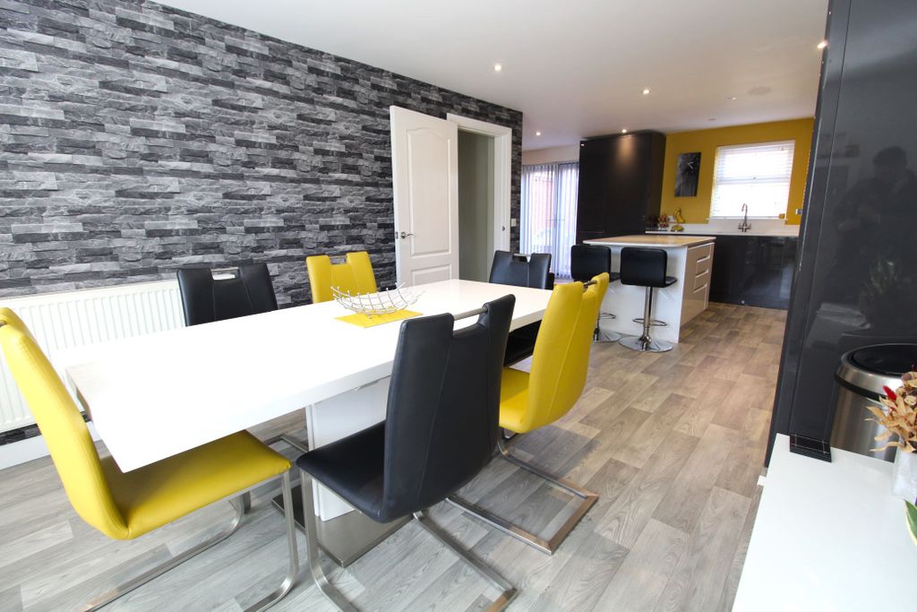 Property photo 3 of 28 Kitchen Diner 2