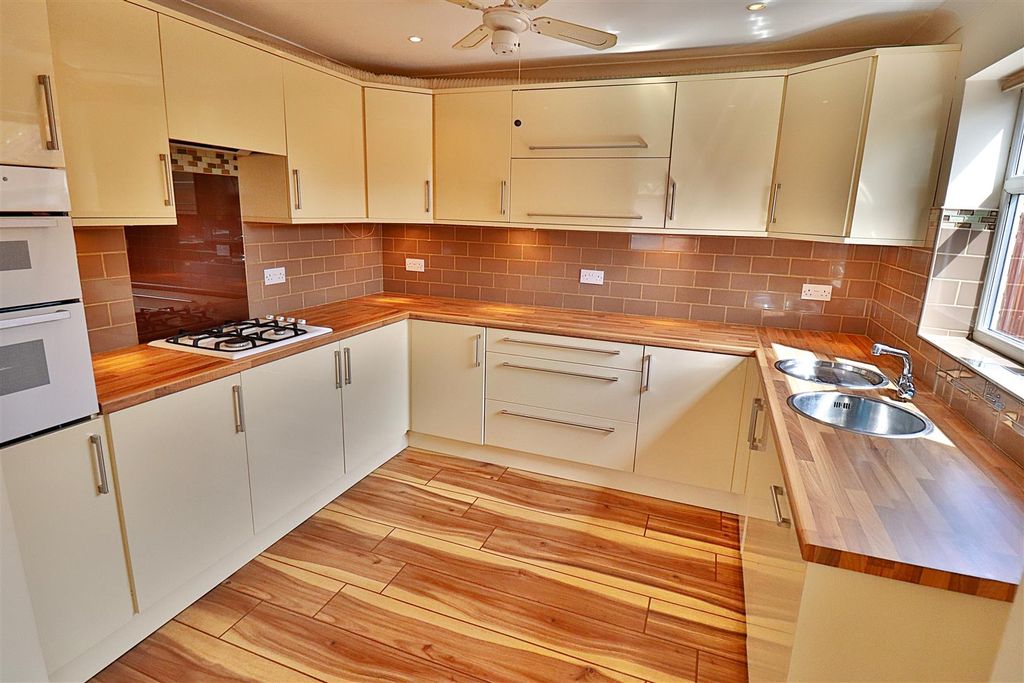 Property photo 1 of 12 Kitchen