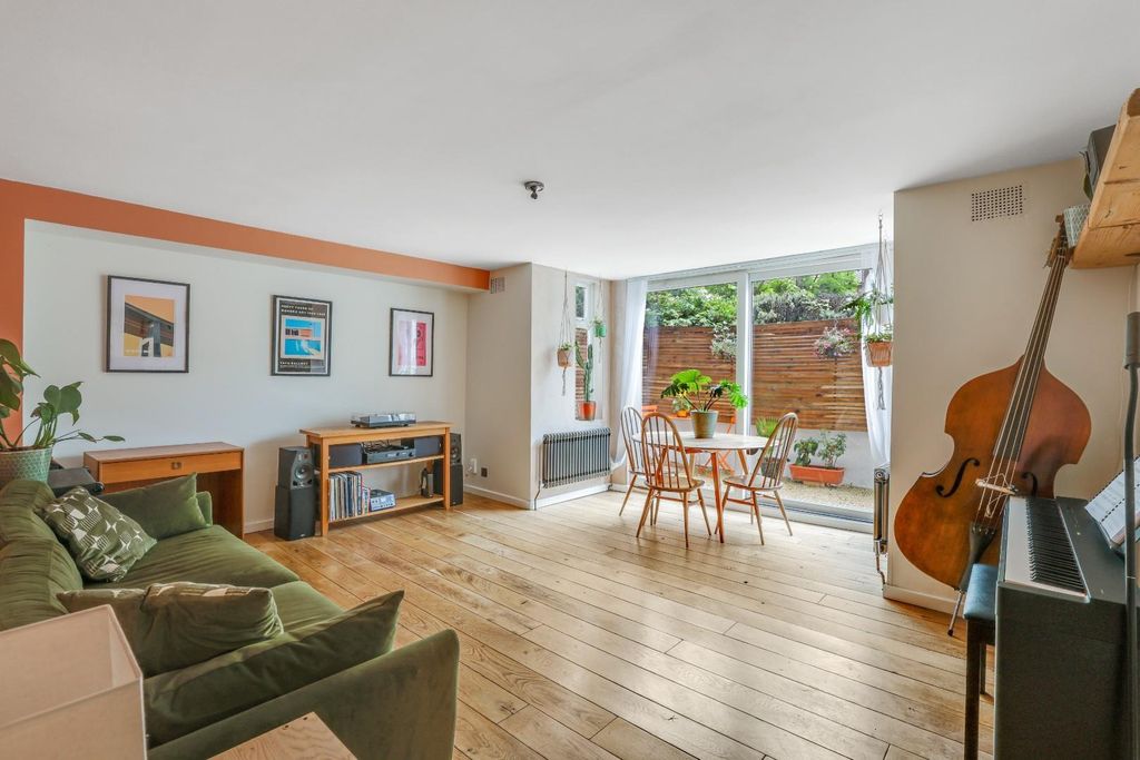 Property photo 1 of 14 07-d13Ejhpropworld - Flat 4, 18 Border Road - 2.Jp