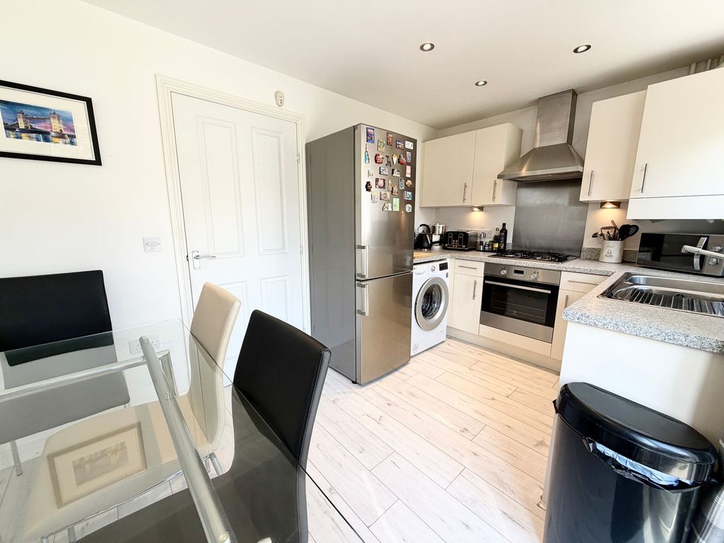 Property photo 3 of 17 Kitchen Diner