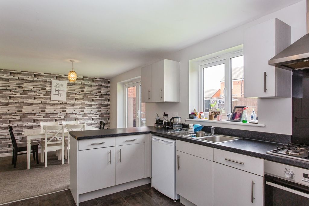 Property photo 3 of 20 Dining Kitchen
