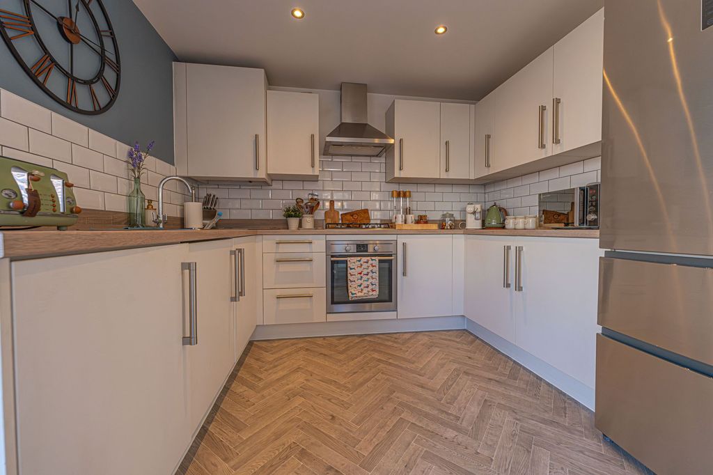 Property photo 3 of 33