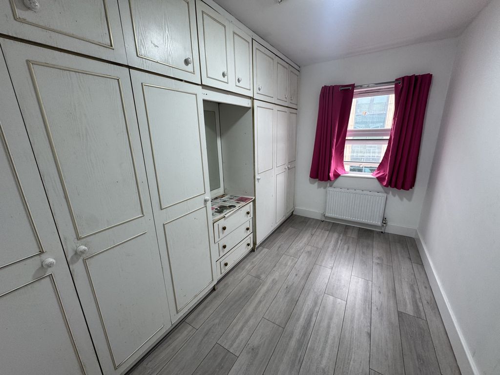 Property photo 1 of 4 2 Bed Flat To Rent King Street Southall Ub2