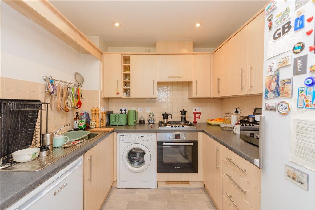 Property photo 3 of 10 Kitchen
