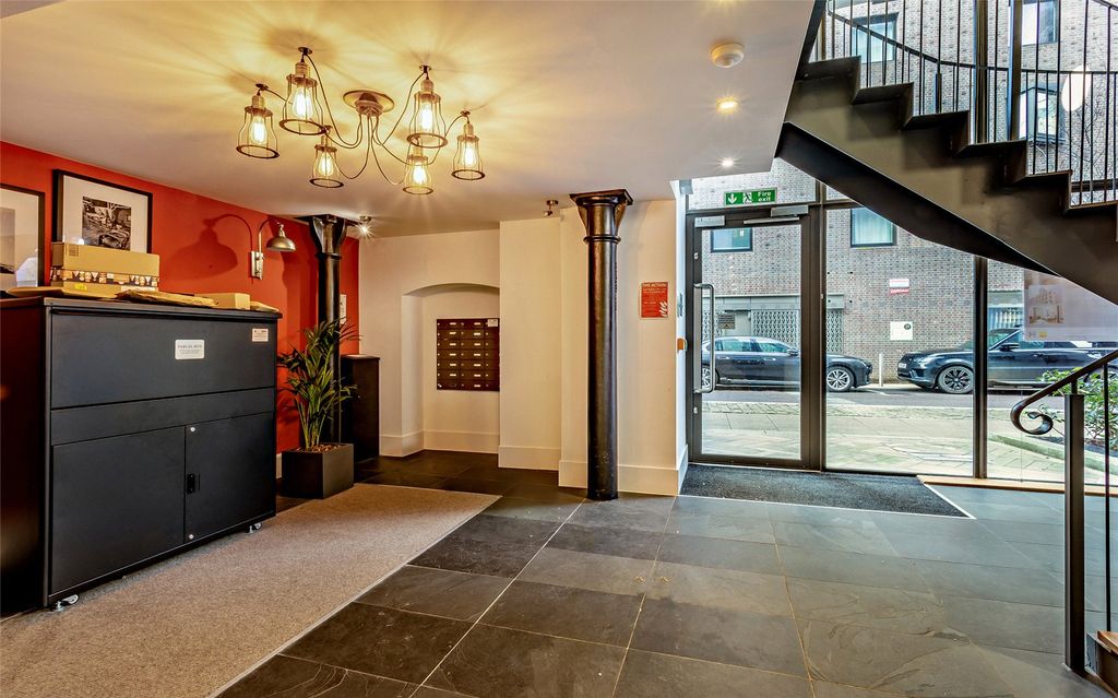 Property photo 3 of 19 Communal Hallway