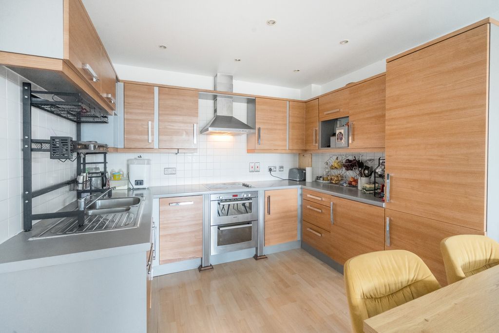 Property photo 2 of 21 1410565-7-698c943...