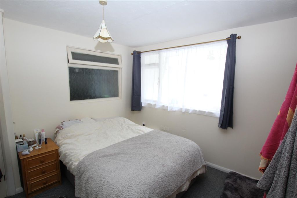 Property photo 3 of 8 Bedroom 1