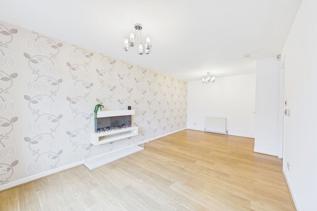 Property photo 2 of 14 Lounge Angle 1