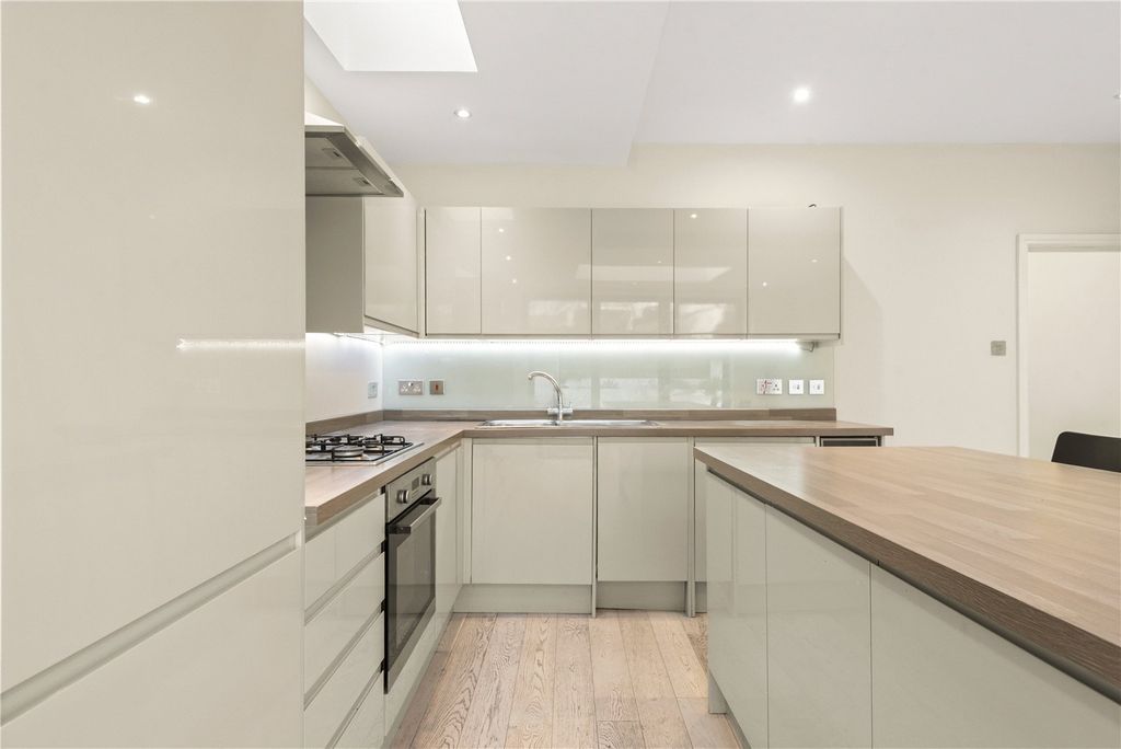 Property photo 2 of 12 Kitchen