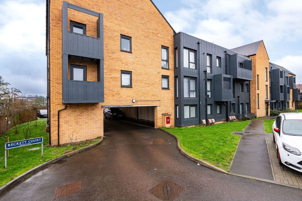 Property photo 1 of 8