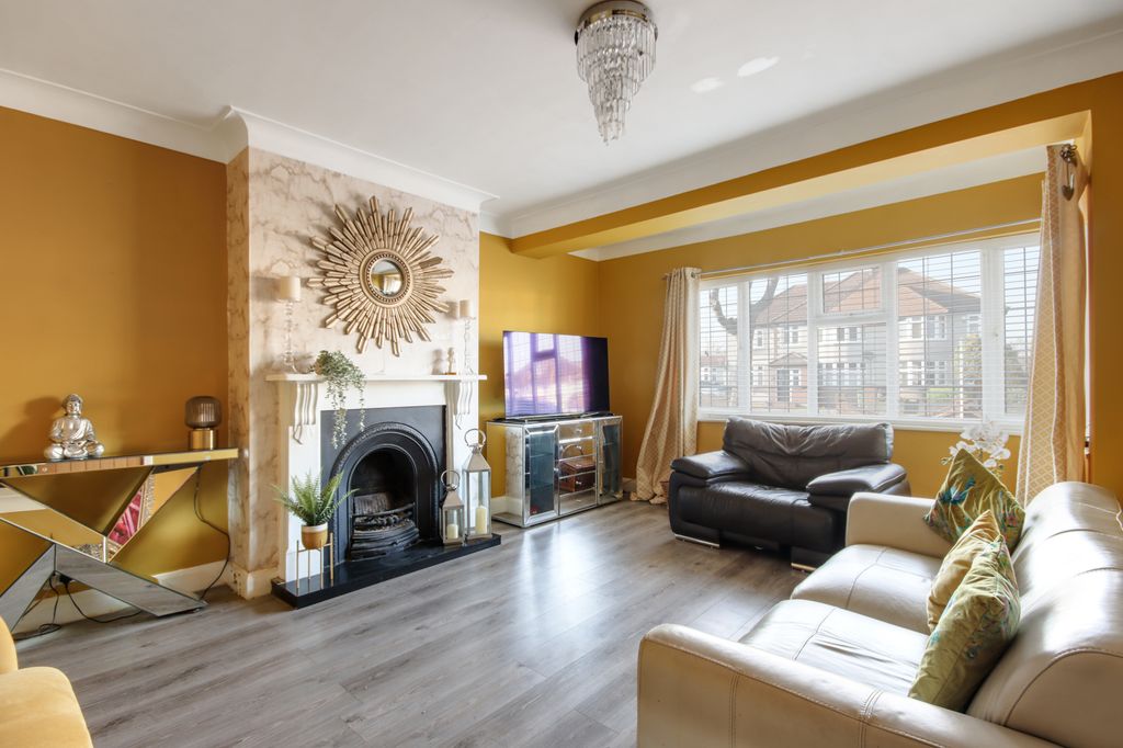 Property photo 3 of 37 59193_015