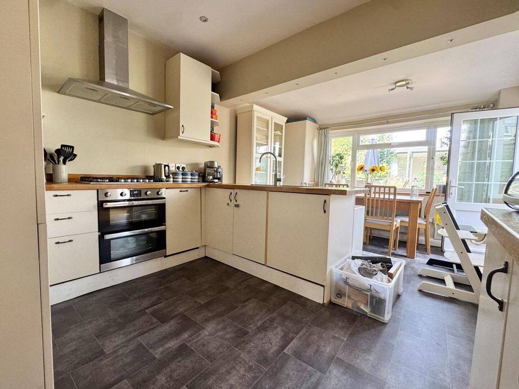 Property photo 3 of 20 Kitchen
