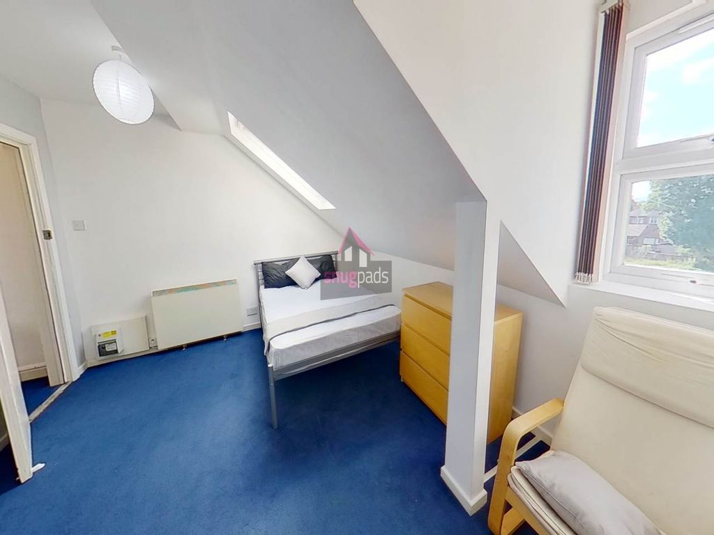 Property photo 2 of 5 R9B