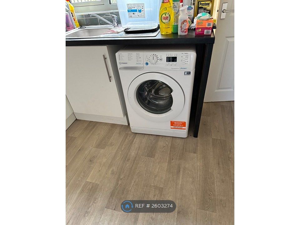 Property photo 2 of 6 Kitchen Washing Machine