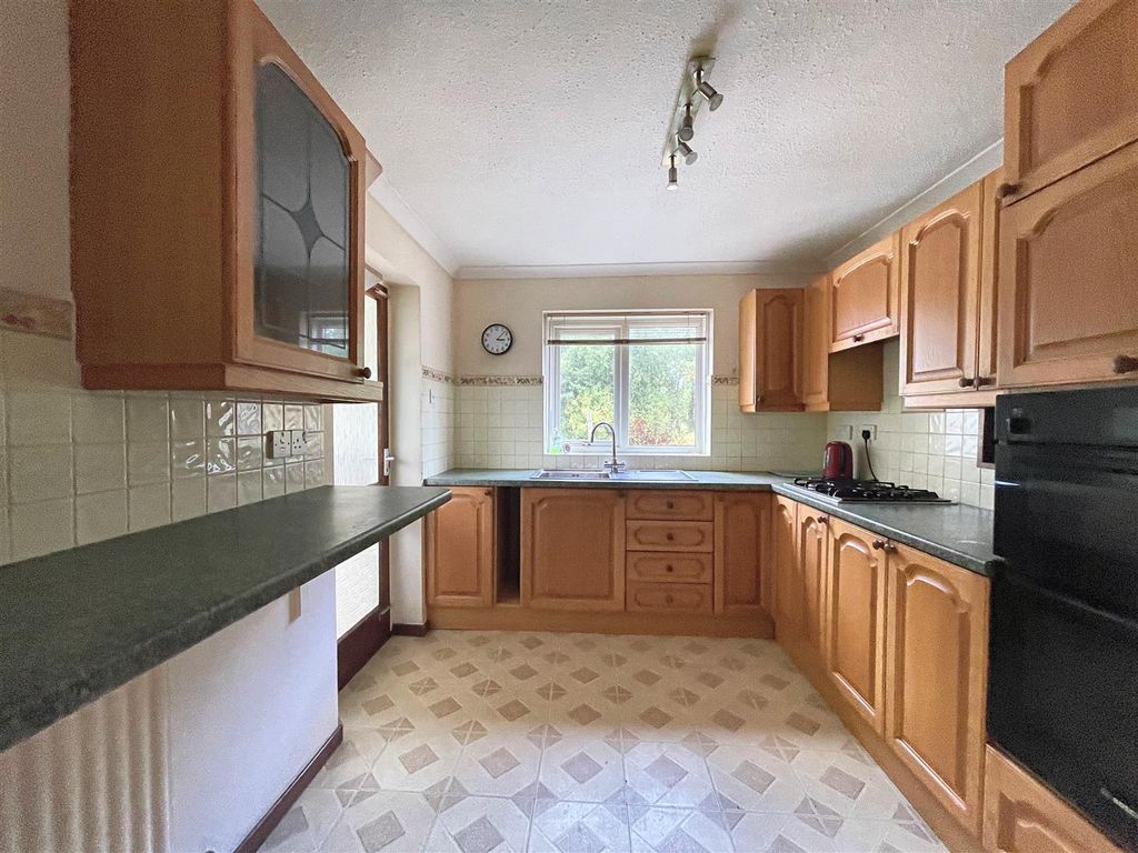 Property photo 2 of 19 Kitchen
