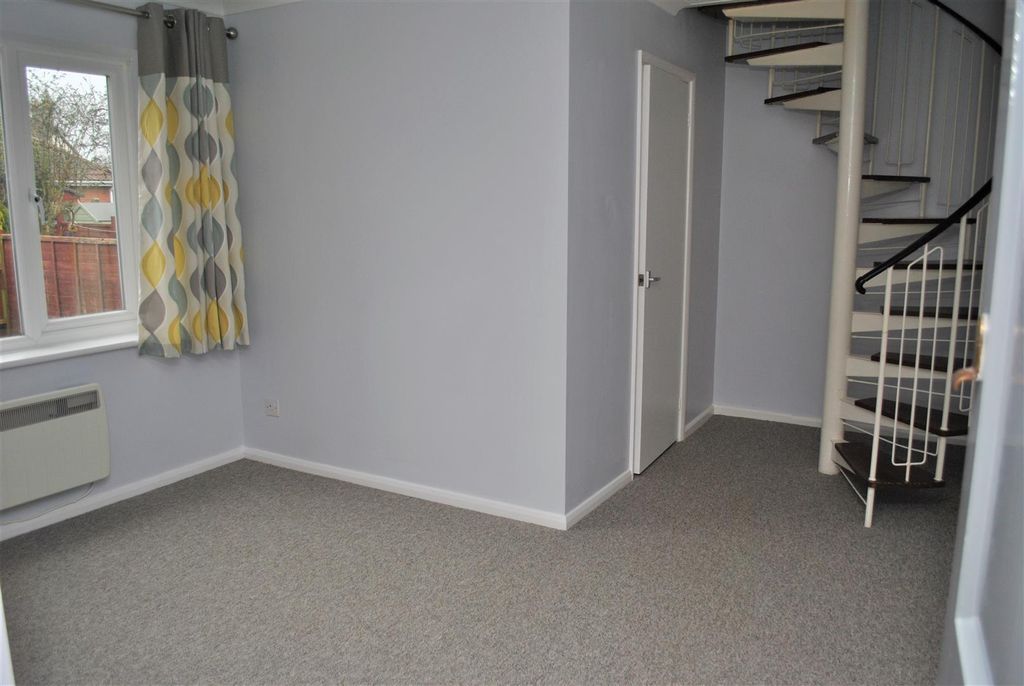 Property photo 2 of 5 Lounge.Jpg