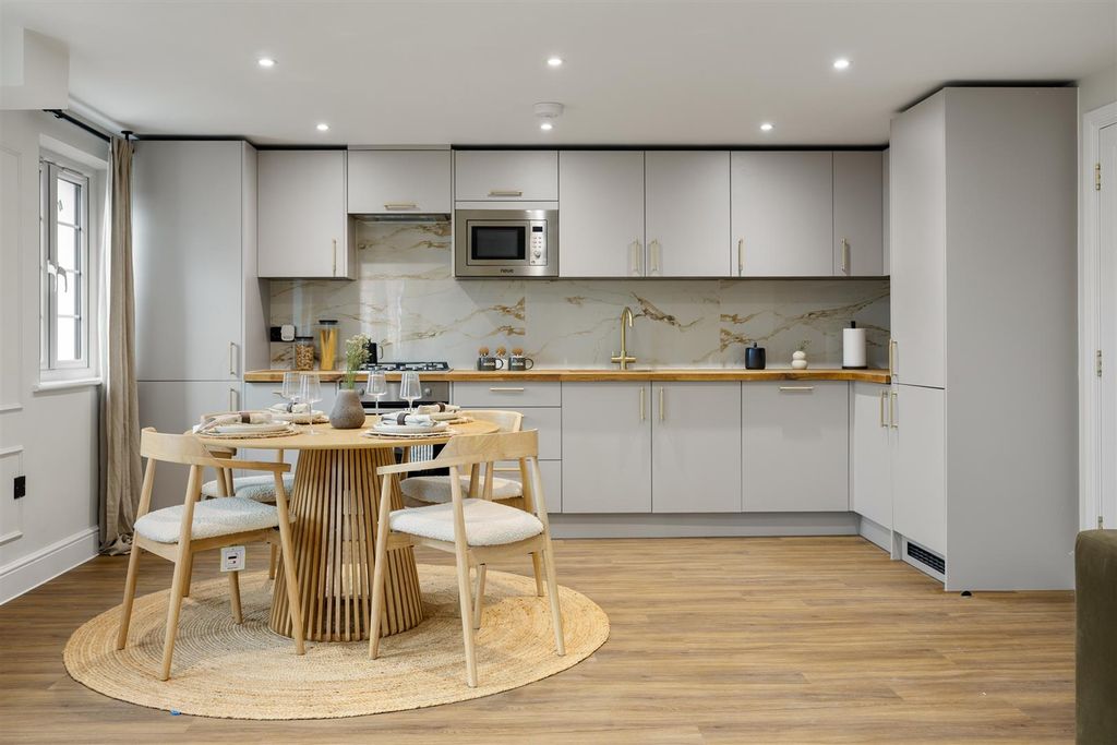 Property photo 2 of 17 4Highamrd-Showflatweb27.Jpg