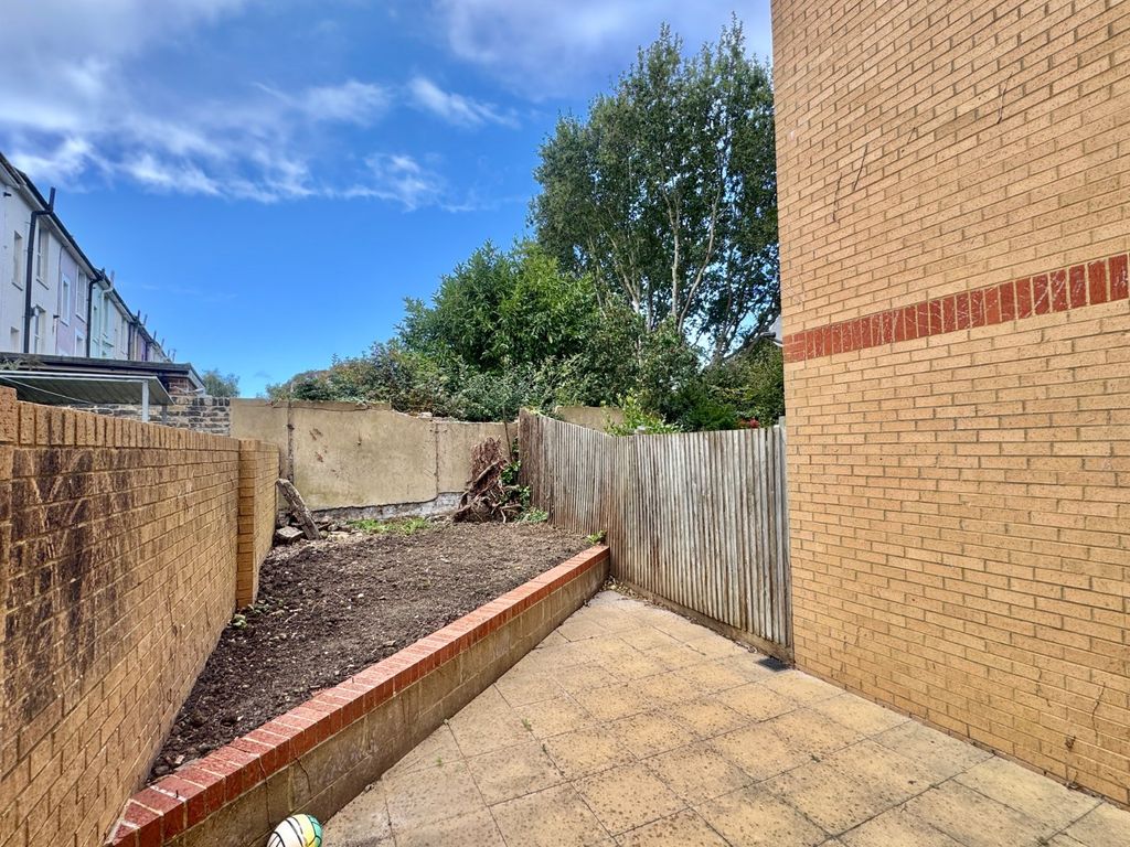 Property photo 2 of 11 Private Garden