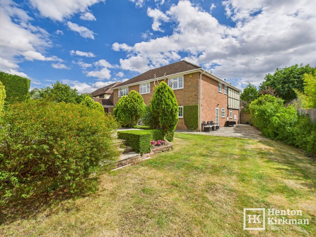 Property photo 2 of 27