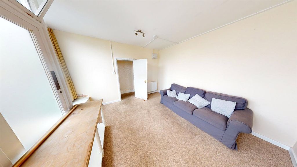 Property photo 3 of 15 Picture No. 27