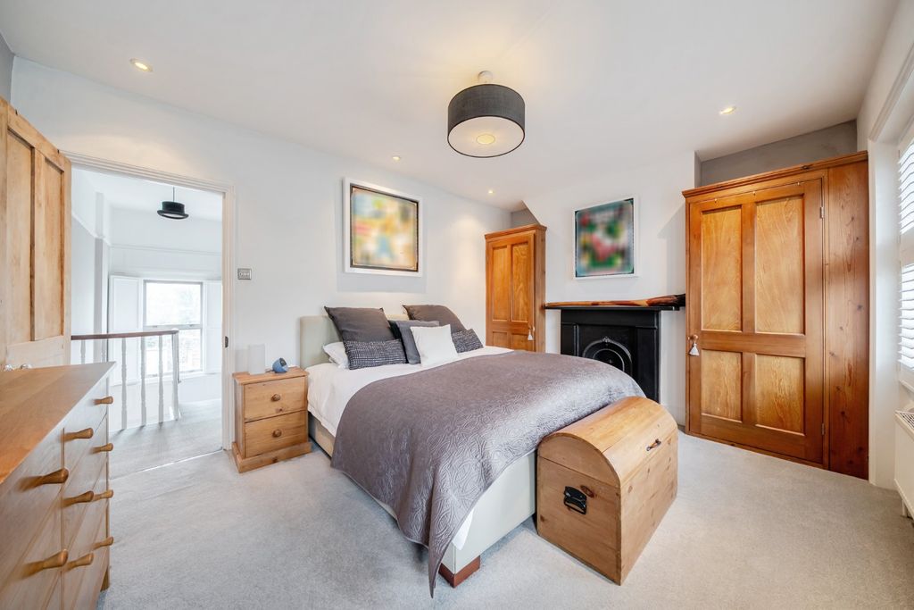 Property photo 3 of 21 Bedroom