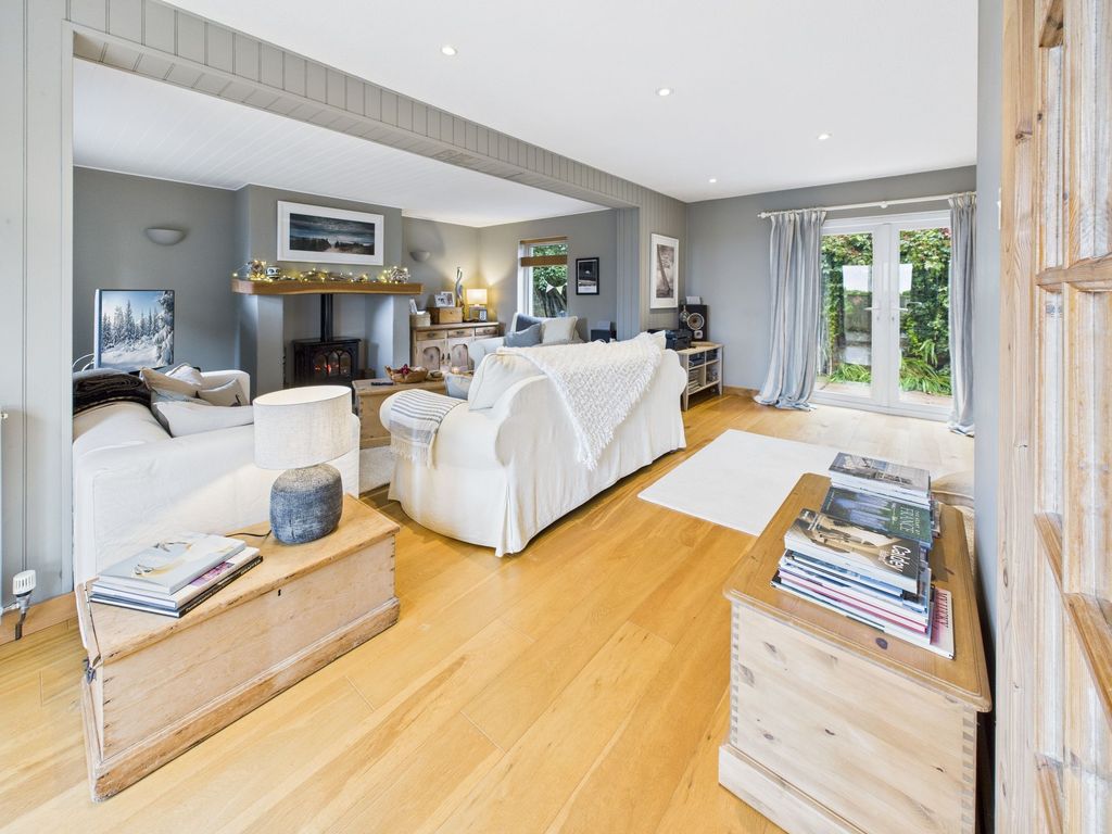 Property photo 3 of 32